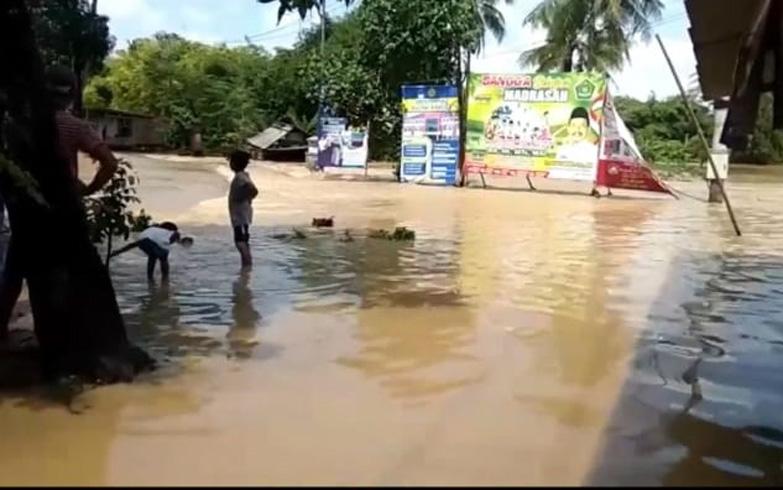 BMKG: Banjir di Jeruklegi Cilacap akibat Gangguan Cuaca