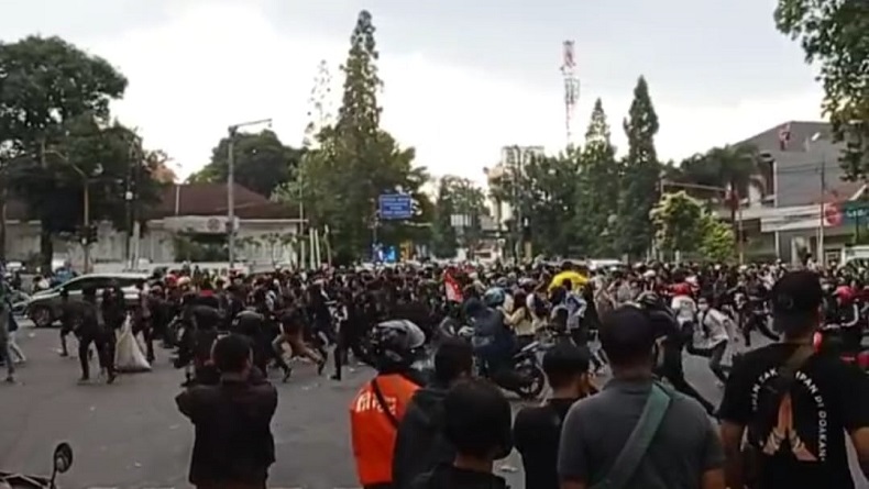Polisi Buru Provokator Demonstrasi Tolak PPKM Ricuh di Kota Bandung