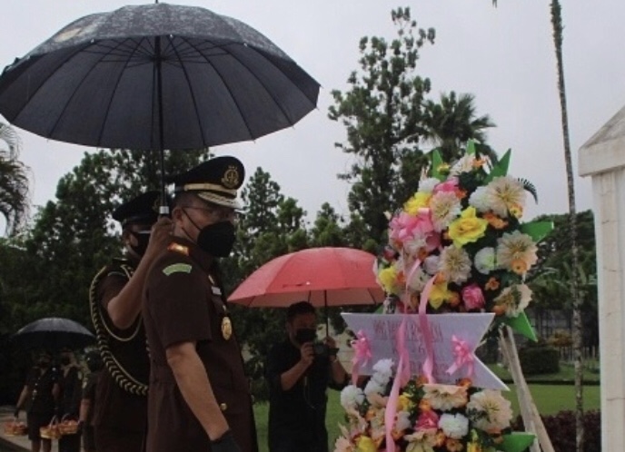 Hari Bhakti Adhyaksa, Kejati Maluku Ziarah Makam Pahlawan      