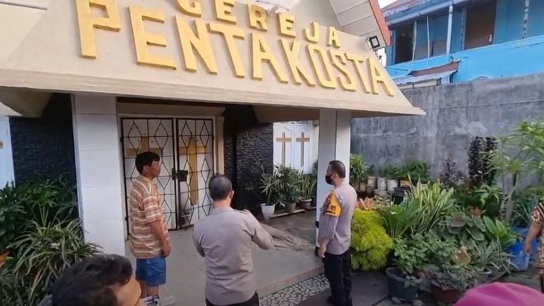 Tawuran Mencekam di Medan Tak Hanya Bakar dan Jarah Kios, Gereja Dilempari Bom Molotov