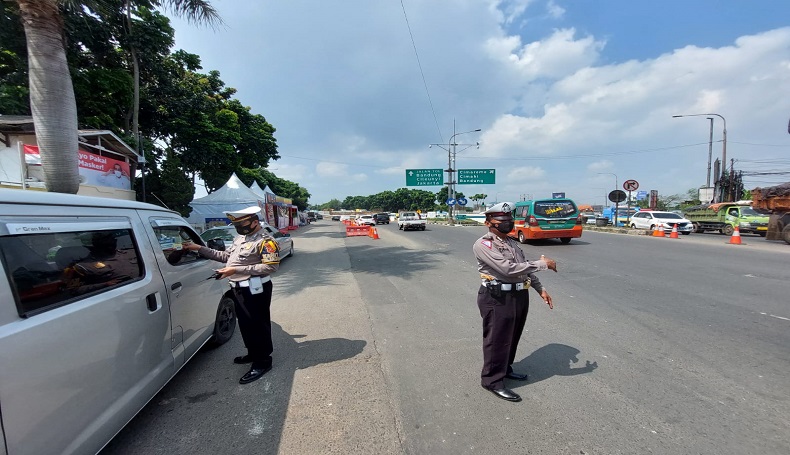 PPKM Level 3 Diterapkan, Polres Cimahi Tetap Sekat Kendaraan Luar Daerah