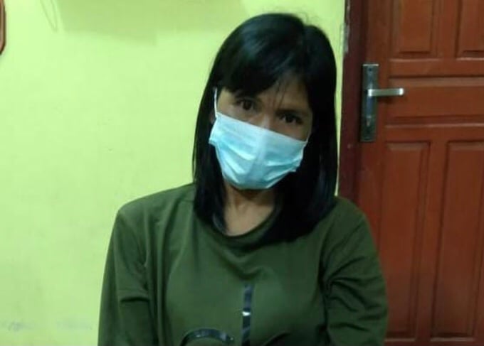 title Perempuan Ini Dibuntuti Polisi, Ketika Digeledah Ditemukan Sabu Dalam Kotak Rokok Perempuan Ini Dibuntuti Polisi, Ketika Digeledah Ditemukan Sabu Dalam Kotak Rokok