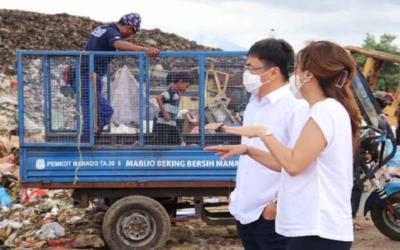Isi Liburan Idul Adha, Wali Kota Manado dan Istri Kunjungi TPA Sumompo