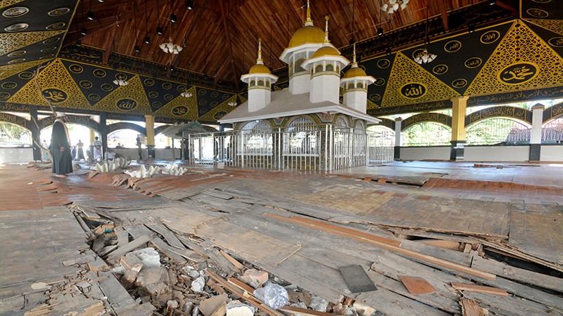 Baru Direnovasi, Kompleks Makam Syekh Burhanuddin Sumbar Rusak - Bagian 3