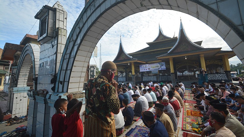 Jemaah Tarekat Syattariyah Sumatera Barat Sholat Idul Adha Hari Ini - Bagian 2