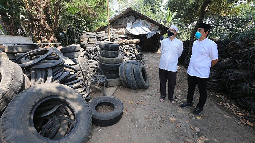 Bantu Warga Terdampak Pandemi, Kamrussamad Salurkan Hewan Kurban di Depok - Bagian 3