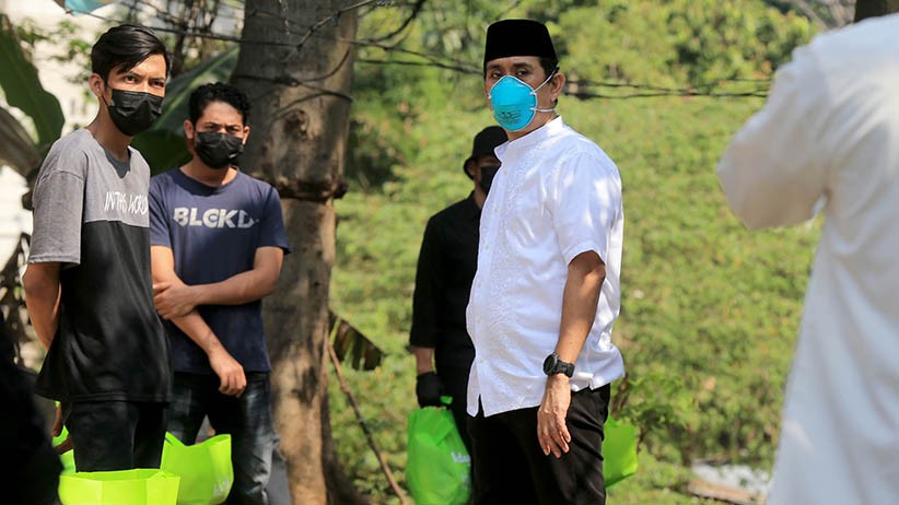 Bantu Warga Terdampak Pandemi, Kamrussamad Salurkan Hewan Kurban di Depok - Bagian 4