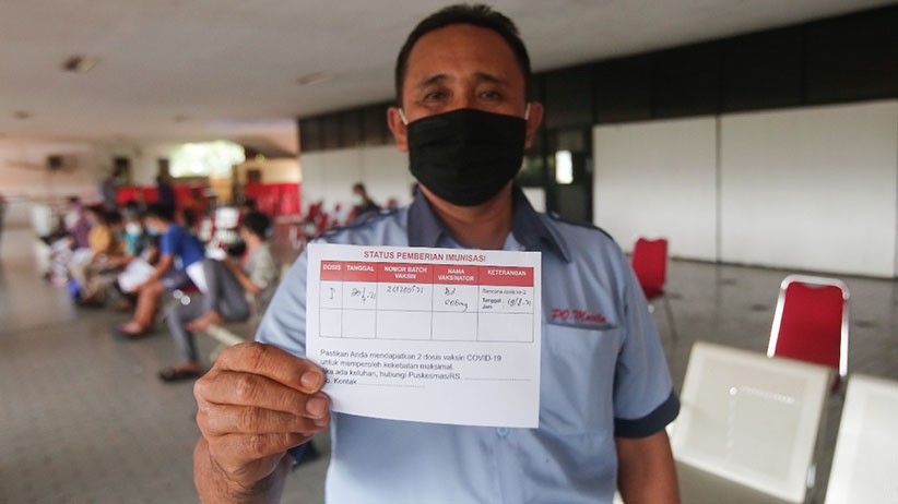 Antusiasme Sopir Bus Ikuti Vaksinasi Covid-19 - Bagian 2