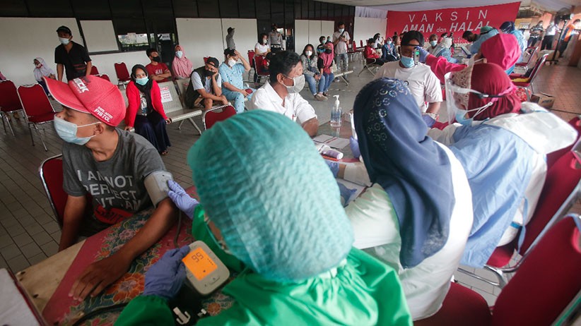 Antusiasme Sopir Bus Ikuti Vaksinasi Covid-19 - Bagian 4