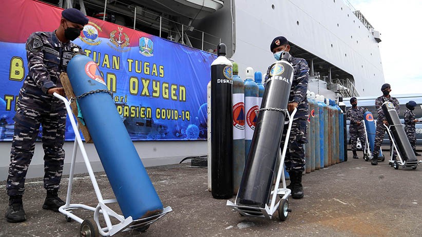 TNI AL Siagakan KRI dr Soeharso-990 sebagai Depo Isi Ulang Oksigen Gratis - Bagian 4