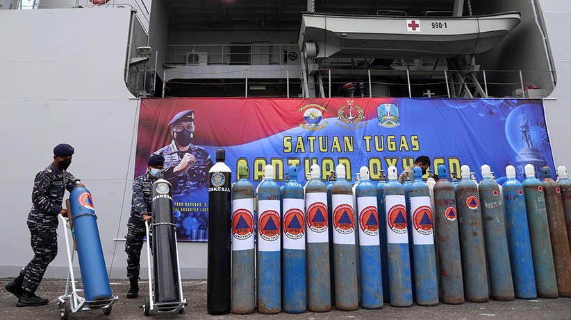 TNI AL Siagakan KRI dr Soeharso-990 sebagai Depo Isi Ulang Oksigen Gratis - Bagian 3