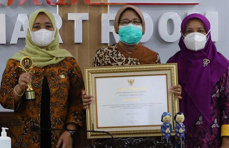 title Komitmen Lindungi dan Penuhi Hak Anak, Pemkab Sleman Kembali Raih Anugerah KPAI 2021 Komitmen Lindungi dan Penuhi Hak Anak, Pemkab Sleman Kembali Raih Anugerah KPAI 2021