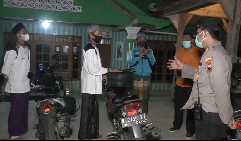  Pengasuh Ponpes Buka Paksa Penyekatan PPKM Darurat di Grobogan, Kapolsek Marahi Santri
