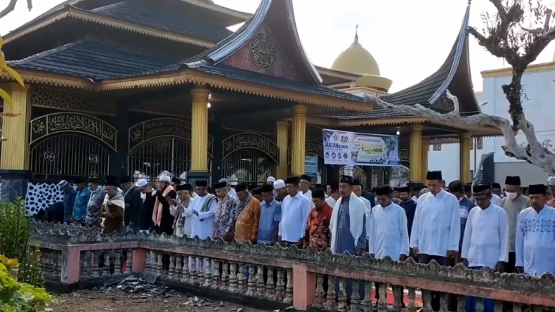 Jemaah Tarekat Syatariah di Padang Pariaman Baru Gelar Salat Idul Adha