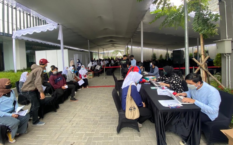 Kejar Herd Immunity, 1.000 Karyawan dan Warga Sukawarna Bandung Divaksin Covid-19