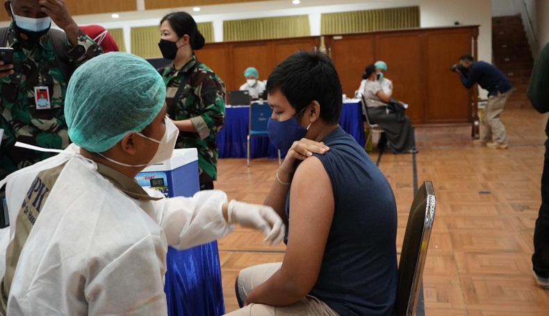 title Vaksinasi Pelaku Pariwisata-Ekraf Jabar Dikebut untuk Sambut Relaksasi Vaksinasi Pelaku Pariwisata-Ekraf Jabar Dikebut untuk Sambut Relaksasi