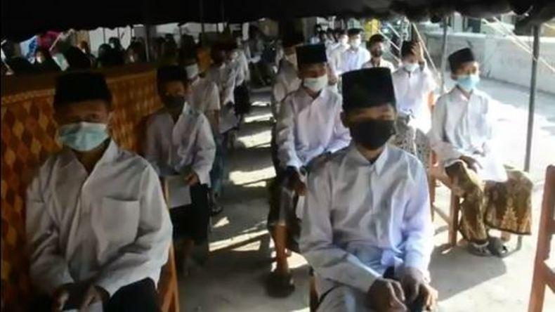 Ratusan Santri di Lereng Gunung Merbabu Antusias Ikuti Serbuan Vaksinasi Covid-19 