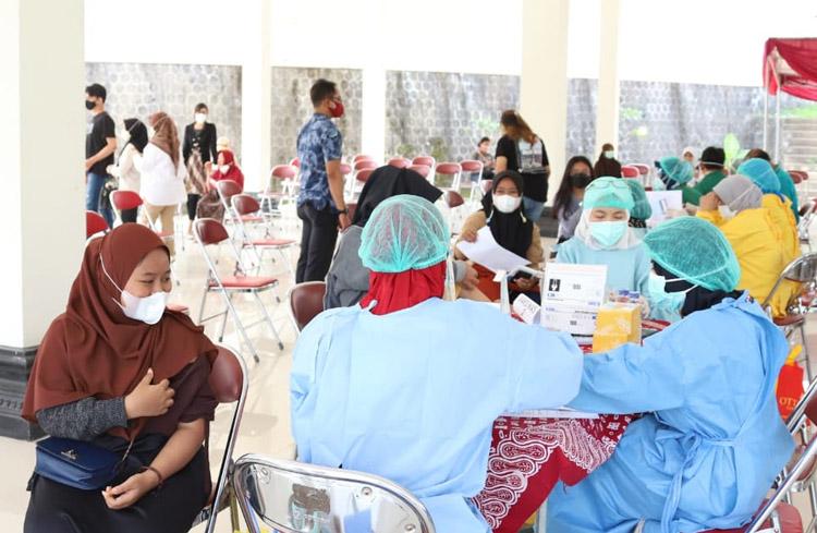 Vaksinasi Massal Covid-19 di Sleman Sasar Keluarga ASN dan DPRD