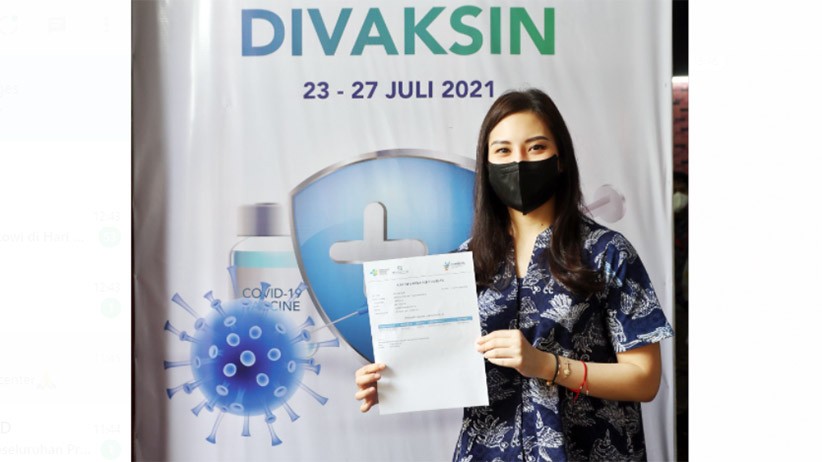 Momen Wamenparekraf Angela Tanoesoedibjo Disuntik Vaksin Covid-19 - Bagian 2