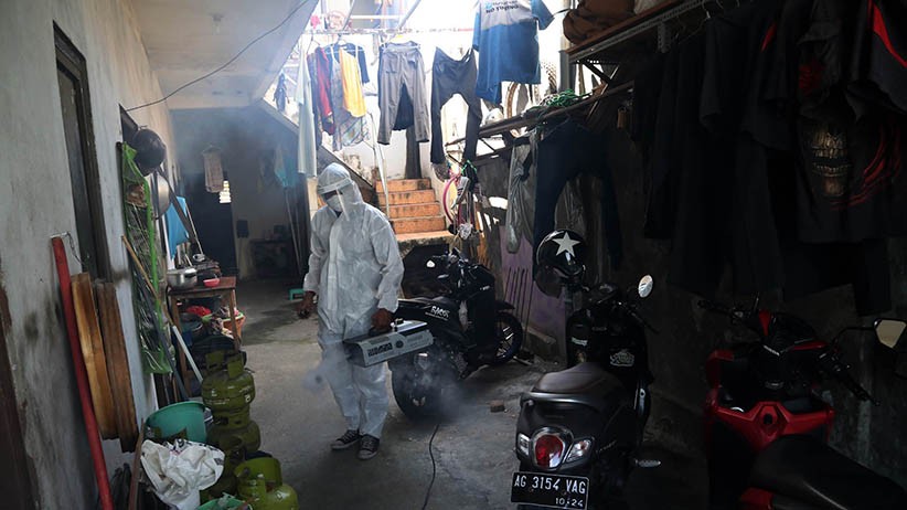 Kasus Covid-19 Tinggi, Jurnalis Ini Tawarkan Jasa Fogging Disinfektan Gratis - Bagian 3