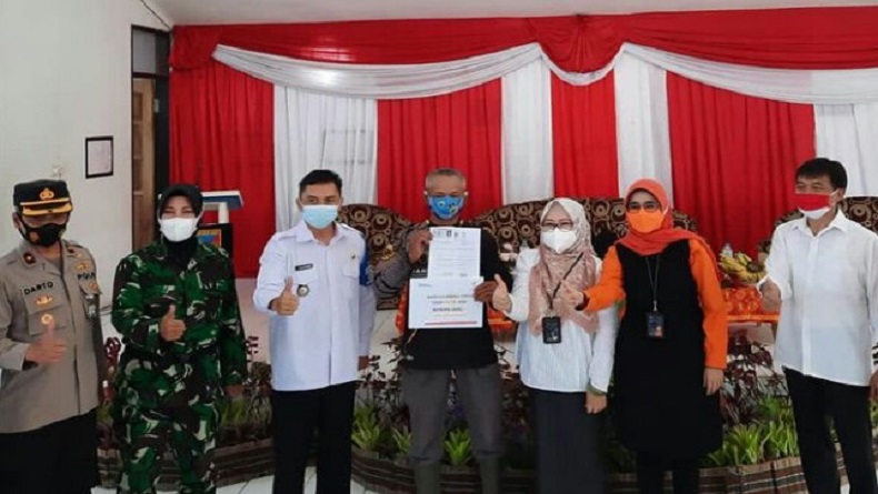 title Cegah Kerumunan, Bansos Tunai ke 34.000 KPM di KBB Disalurkan Door to Door Cegah Kerumunan, Bansos Tunai ke 34.000 KPM di KBB Disalurkan Door to Door