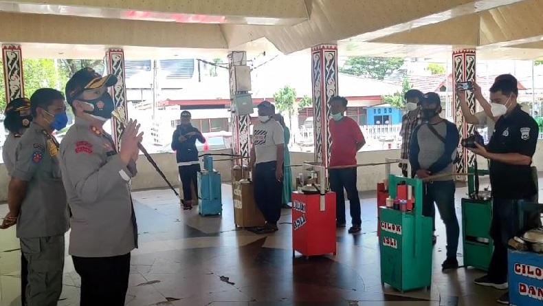 Usai Viral Ricuh dengan Satpol PP, Pedagang Cilok Terima Bantuan Beras dan Uang