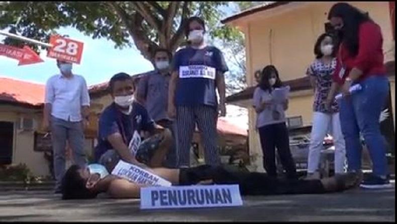 Rekonstruksi Suami Istri Bunuh Pria Selingkuhan di Sergai, Korban Dipukuli Pakai Linggis