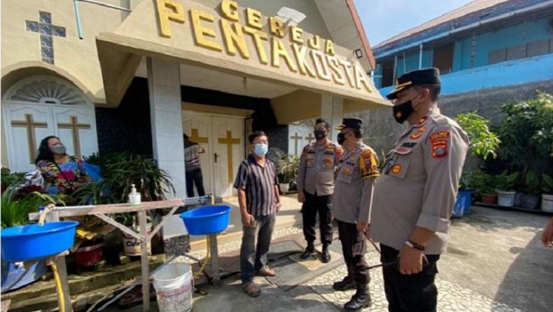 TNI-Polri Bantu Perbaiki Rumah Warga Yang Rusak Akibat Tawuran Di Medan ...