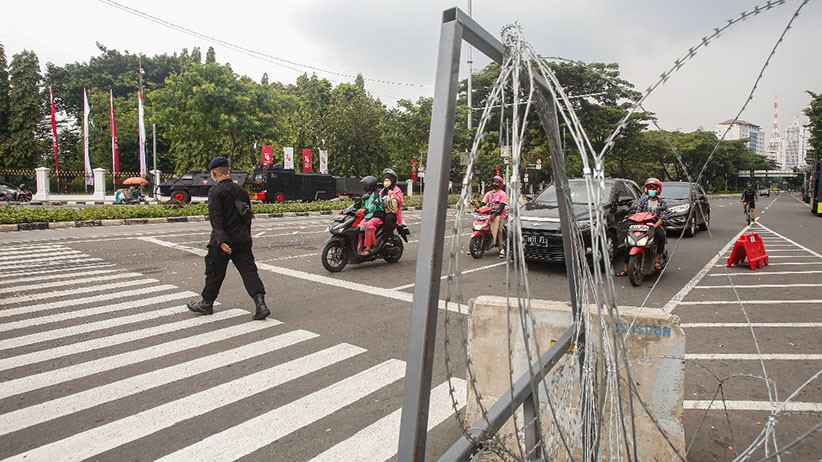 Kawat Berduri Dipasang untuk Antisipasi Unjuk Rasa Tolak Perpanjangan PPKM - Bagian 2