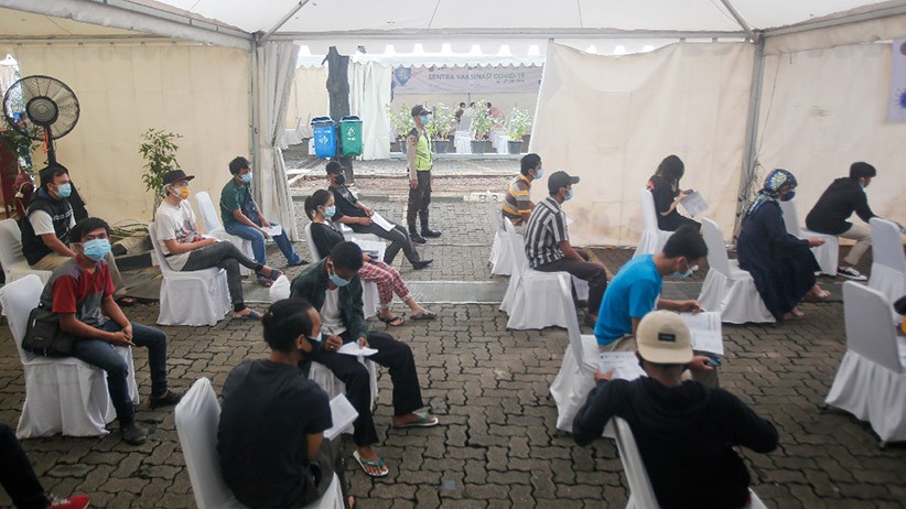 Antusiasme Warga Ikuti Vaksinasi Covid-19 di MNC Center - Bagian 4