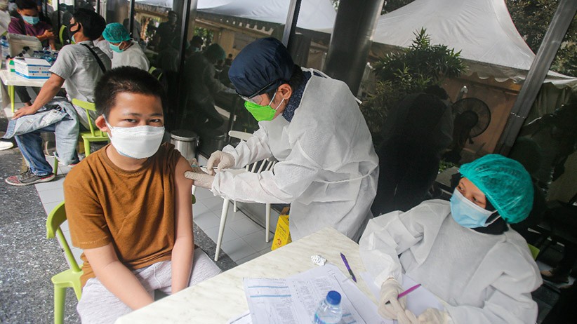 Antusiasme Warga Ikuti Vaksinasi Covid-19 di MNC Center - Bagian 2