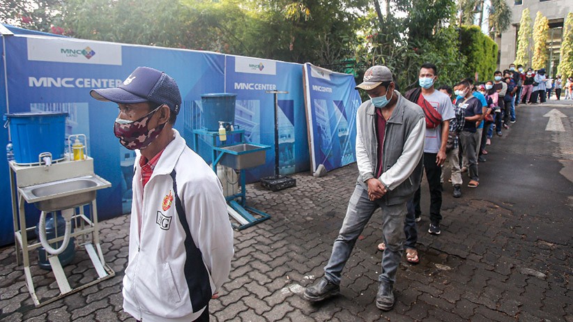 Antusiasme Warga Ikuti Vaksinasi Covid-19 di MNC Center - Bagian 1