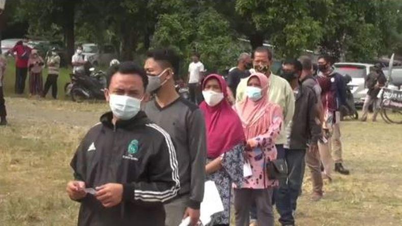 Ratusan Pelaku UMKM Disuntik Vaksin Covid-19 di Mapolres Tegal