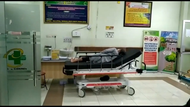  Lantas Polres Majalengka Evakuasi Ibu yang Mau Melahirkan di Tol Cipali