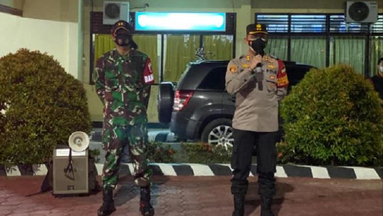 TNI-Polri Gandeng Ormas Patroli Skala Besar di Enrekang, Sekaligus Berbagi ke Warga
