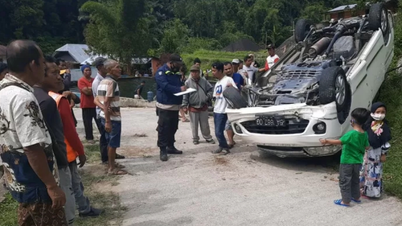 Luxio di Agam Terbalik, Sopir dan 7 Penumpang Luka-Luka