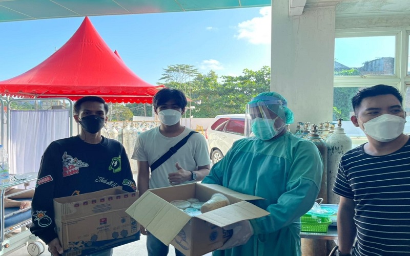 Komunitas Pemuda di Balikpapan Borong Ratusan Gelas Kopi untuk Nakes dan Warga Isoman