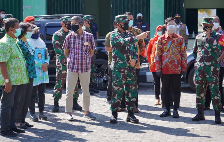 Panglima TNI Tanya Warga Isolasi Terpusat di Donohudan: Apakah Obat Diberikan Rutin?