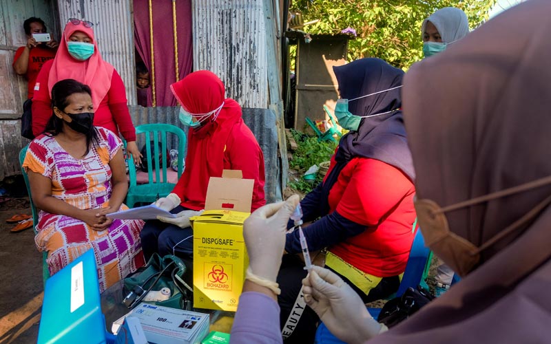 Tak Perlu Repot, Warga Gowa Terima Vaksin Covid-19 di Rumah  - Bagian 5