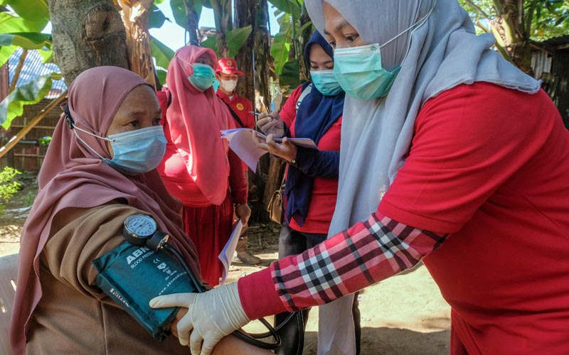 Tak Perlu Repot, Warga Gowa Terima Vaksin Covid-19 di Rumah  - Bagian 3