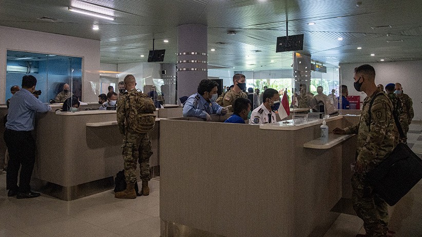 Tentara Amerika Jalani Swab Test PCR saat Tiba di Palembang - Bagian 2