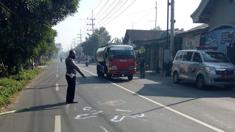 Kecelakaan Tunggal, Emak-Emak Tak Berhelm Tewas setelah Kepala Terbentur Aspal