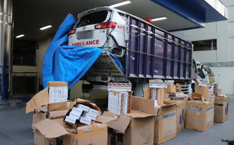Bea Cukai Gagalkan Pengiriman Ratusan Ribu Rokok Ilegal Diangkut Truk Pembawa Ambulans