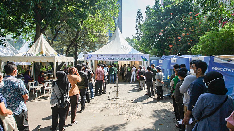 Antusiasme Warga Datangi Sentra Vaksinasi MNC Peduli pada Hari Terakhir - Bagian 1