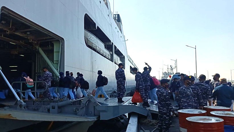 Serbuan Vaksinasi, TNI AL Kirim Kapal Perang ke Pulau Bawean  - Bagian 2
