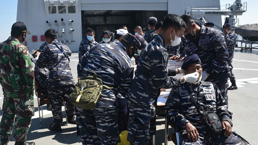 Serbuan Vaksinasi, TNI AL Kirim Kapal Perang ke Pulau Bawean  - Bagian 4