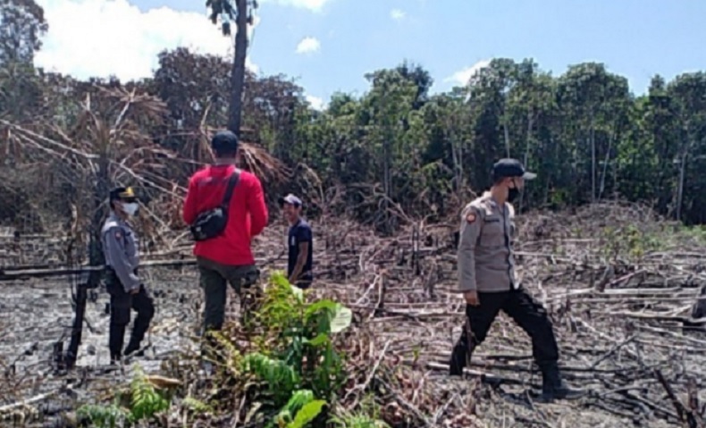 Cuaca Panas, Lahan Satu Hektare di Singkawang Terbakar