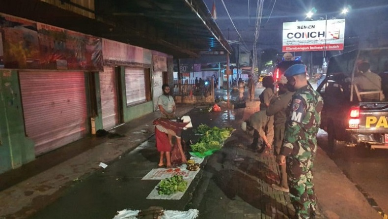 Prajurit TNI AU di Jayapura Ikut Turun Imbau Warga Disiplin Protokol Kesehatan