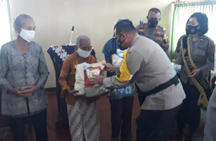 Bantu Warga Kurang Mampu Terdampak Covid-19, Alumni Akpol Lulusan 1991 Bagikan Sembako 
