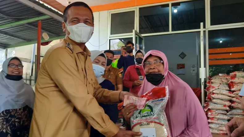 61.000 Kepala Keluarga Terdampak PPKM di Pariaman Dapat Bantuan Beras